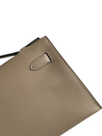 SWORD LUXURY Mini Kelly 22cm çanta, gri Epsom deri dokusu ve detaylı dikiş yapısı ile kutu içerisinde.