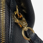 SWORD LUXURY Hermès Bolide Mini 19 çanta detayında altın tonlu metal fermuar ve deri dokusu