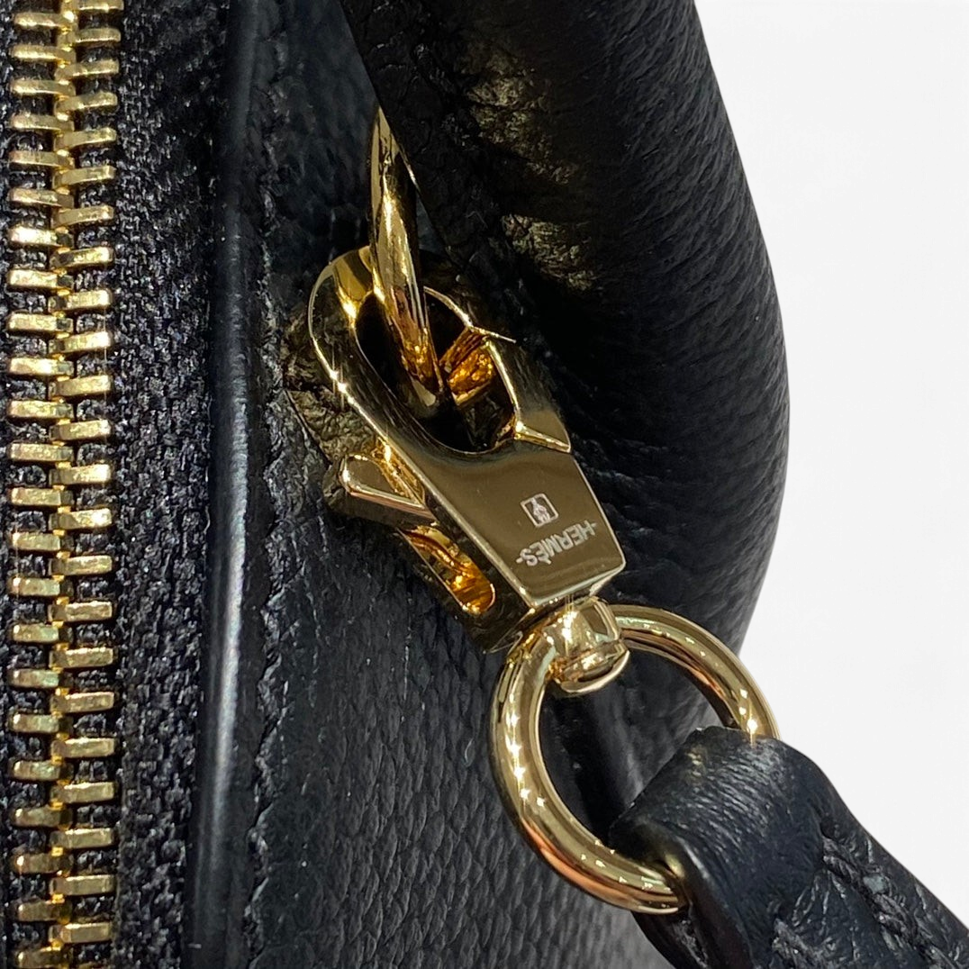 SWORD LUXURY Hermès Bolide Mini 19 çanta detayında altın tonlu metal fermuar ve deri dokusu