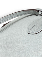 SWORD LUXURY Hermès Bolide Mini 19 çanta, açık mavi damarlı deri detayları ve gümüş tonlu metal aksamları ile.