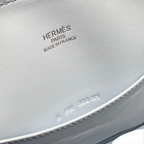 SWORD LUXURY Hermès Bolide Mini 19 çanta iç kısmındaki deri kabartmalı logo ve seri numarası detayı