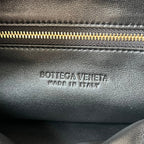 Small Hop Woven Leather Bag