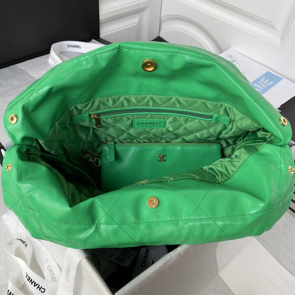 22 Large Handbags