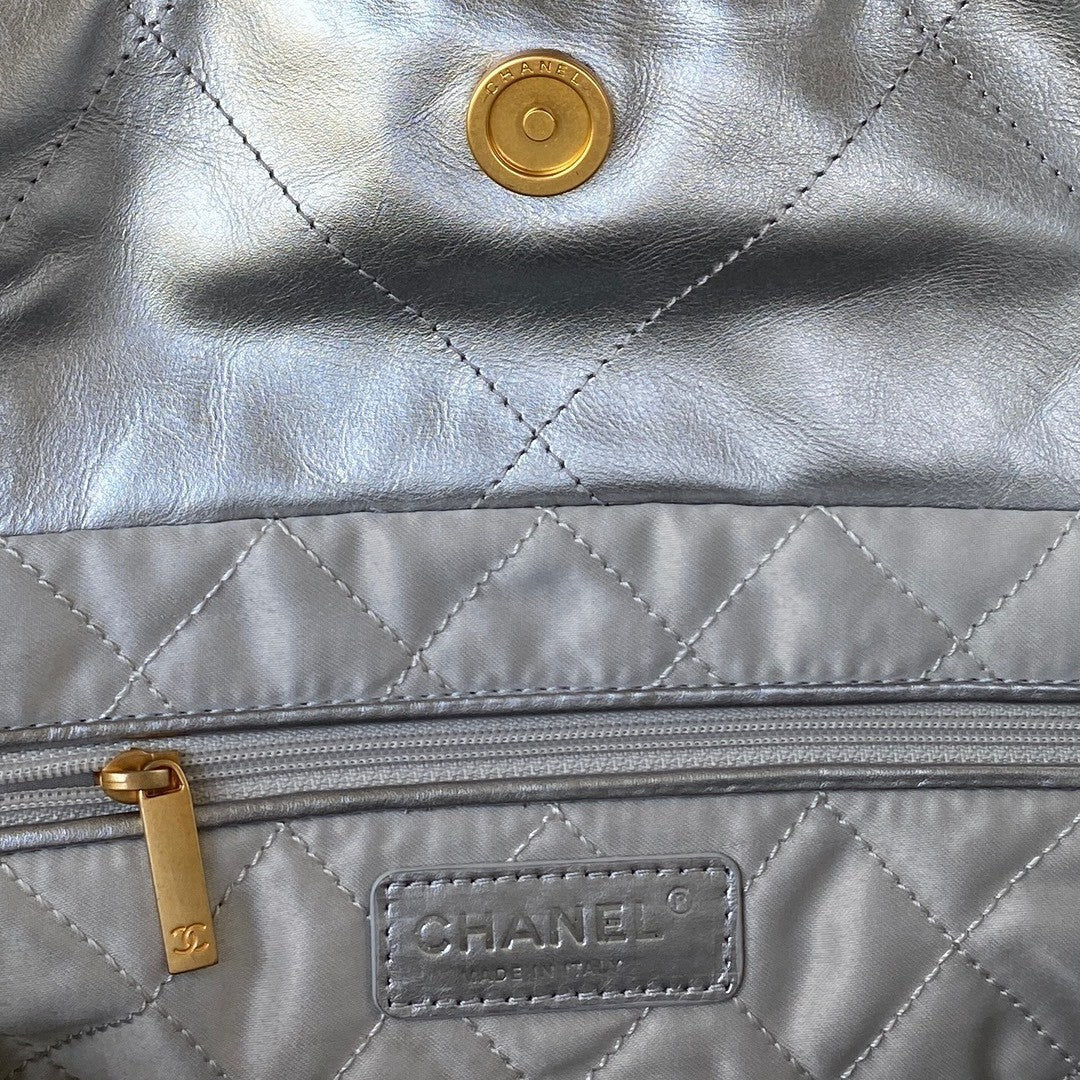 22 Large Handbags