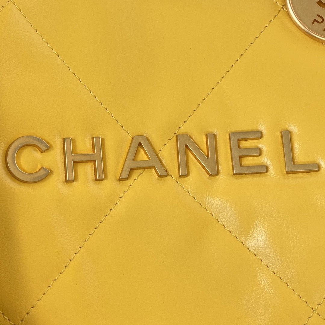 22 Large Handbags