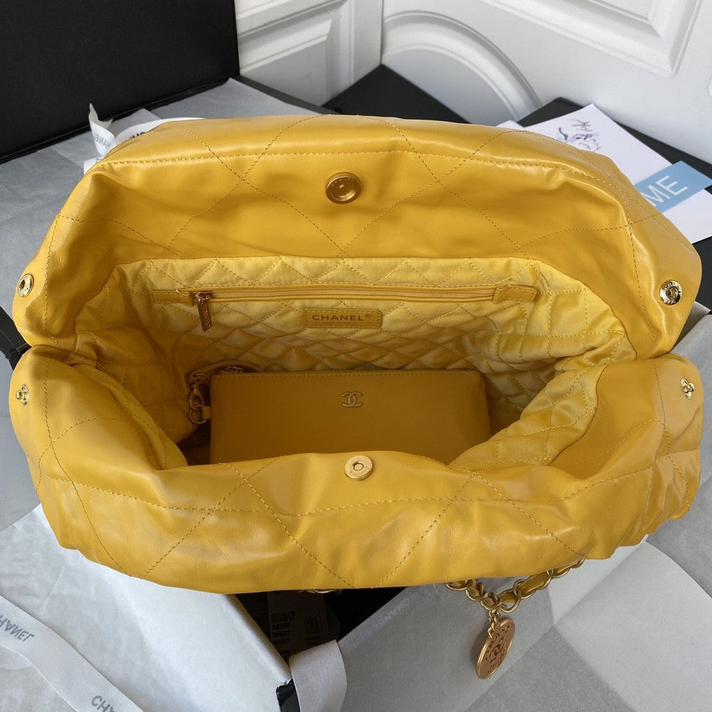 22 Large Handbags