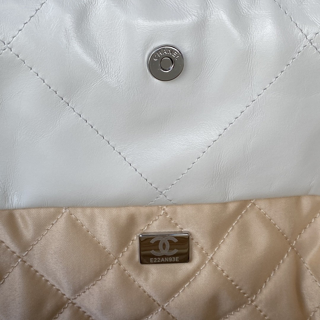 22 Large Handbags
