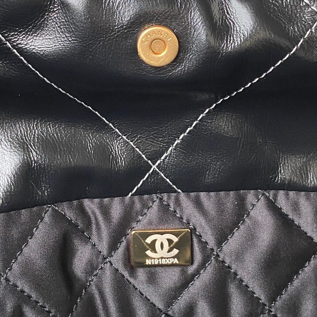 22 Large Handbags