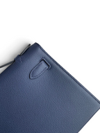 SWORD LUXURY Mini Kelly 22cm lacivert Epsom deri çanta detayı, belirgin dokulu yüzey ve hassas dikişler.