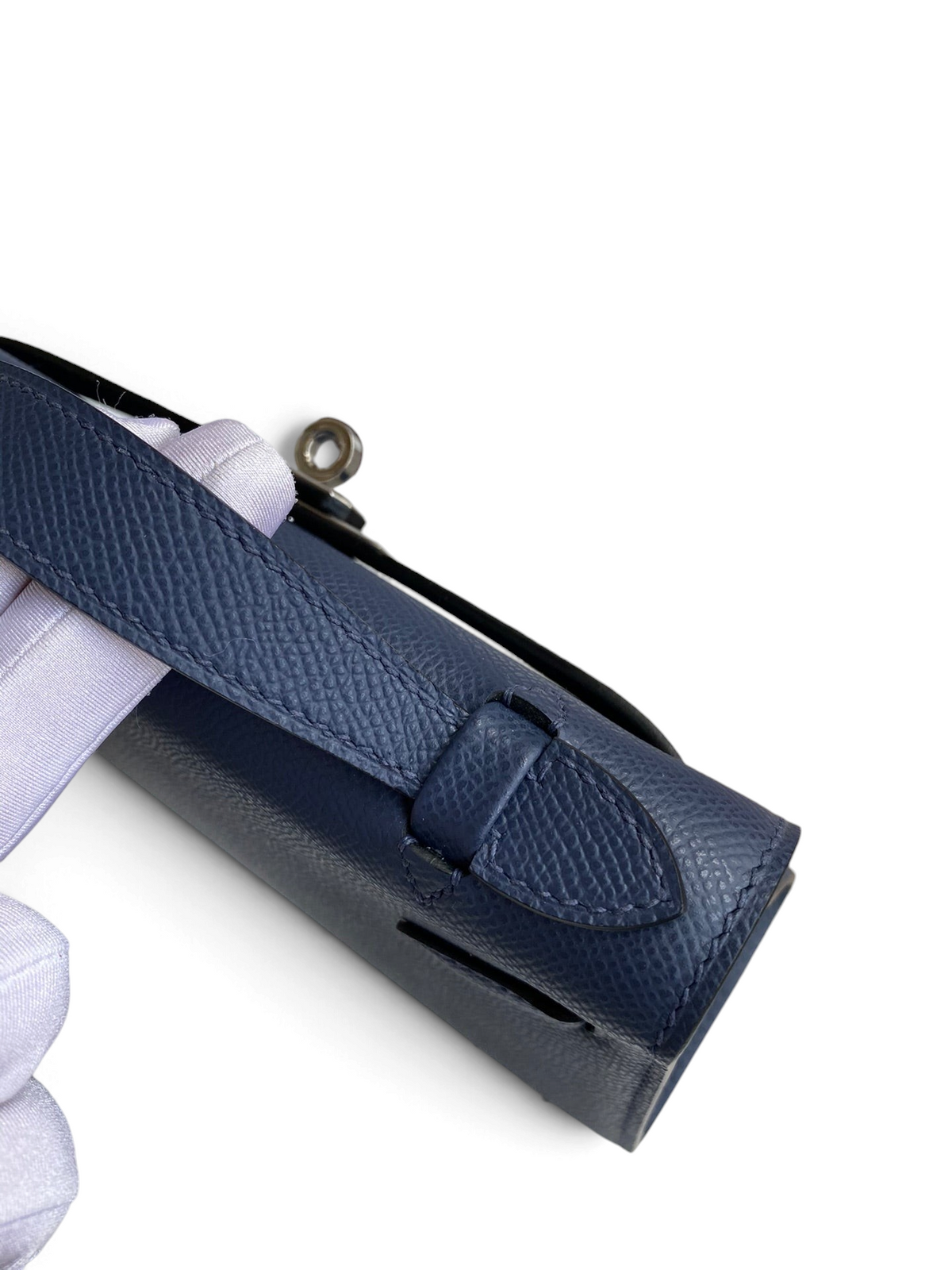SWORD LUXURY lacivert Epsom deri Mini Kelly 22cm çanta, üstten tutma sapı ve detaylı dikişleri ile yakından görünüm