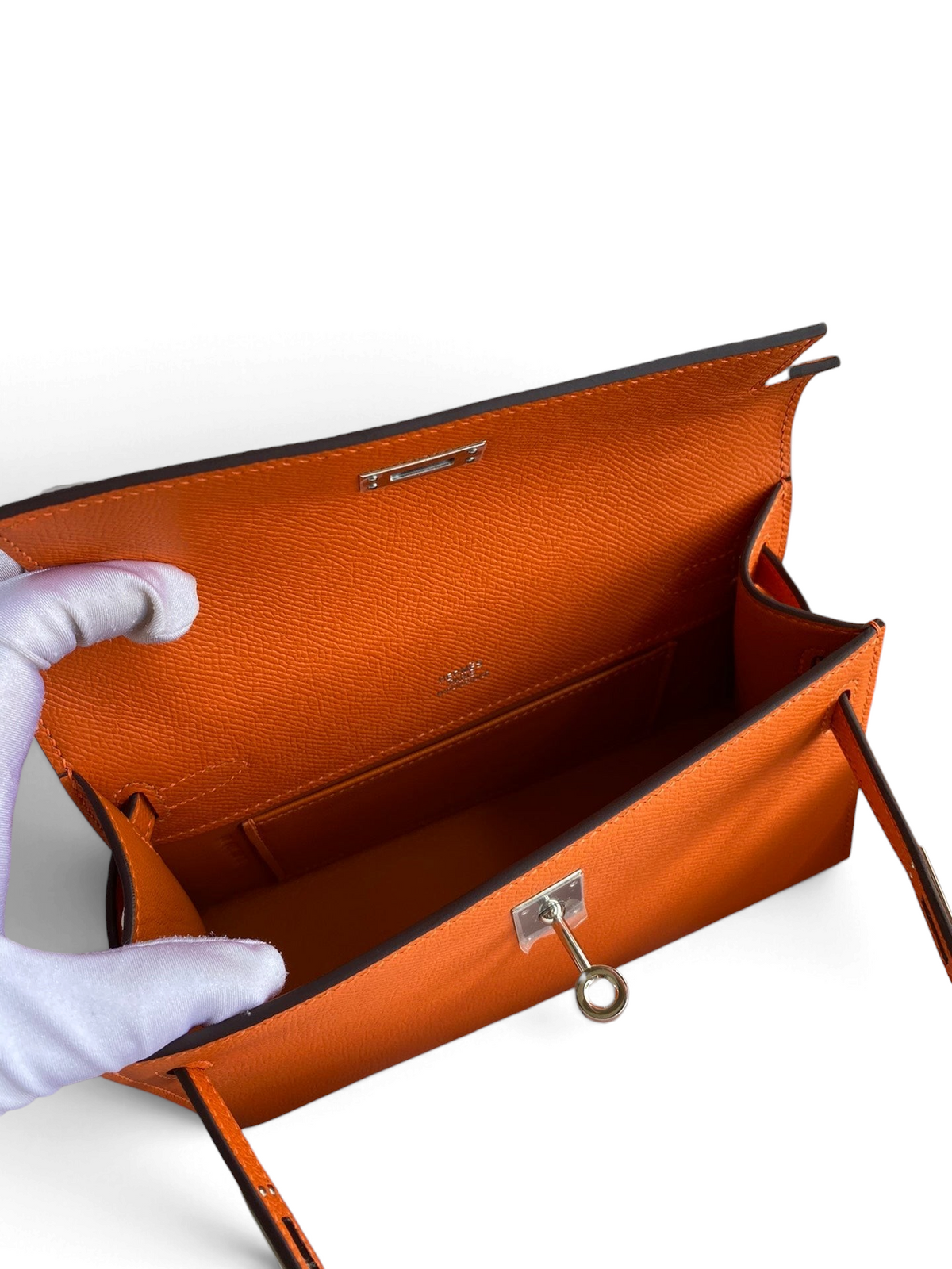 SWORD LUXURY turuncu Epsom deri 22cm Mini Kelly çanta, iç kısmı açık ve detaylı işçilikle tasarlanmış.