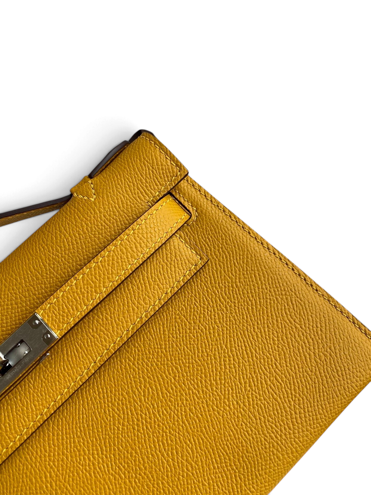 SWORD LUXURY hardal sarısı Epsom deri Mini Kelly 22cm çanta, detaylı dikişleri ve metal kilit mekanizması ile.