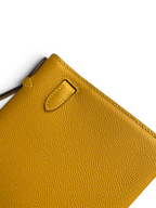 SWORD LUXURY hardal sarısı Epsom deri Mini Kelly 22cm çanta, detaylı dikişleri ve dokulu yüzeyi ile kutusunda.