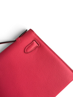 SWORD LUXURY pembe Epsom deri Mini Kelly 22cm çanta, detaylı dikişleri ve dokulu yüzeyi ile kutusunda.