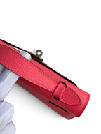 SWORD LUXURY pembe Epsom deri 22cm Mini Kelly çanta, detaylı dikişleri ve ikonik döner kilidi ile kutusunda.