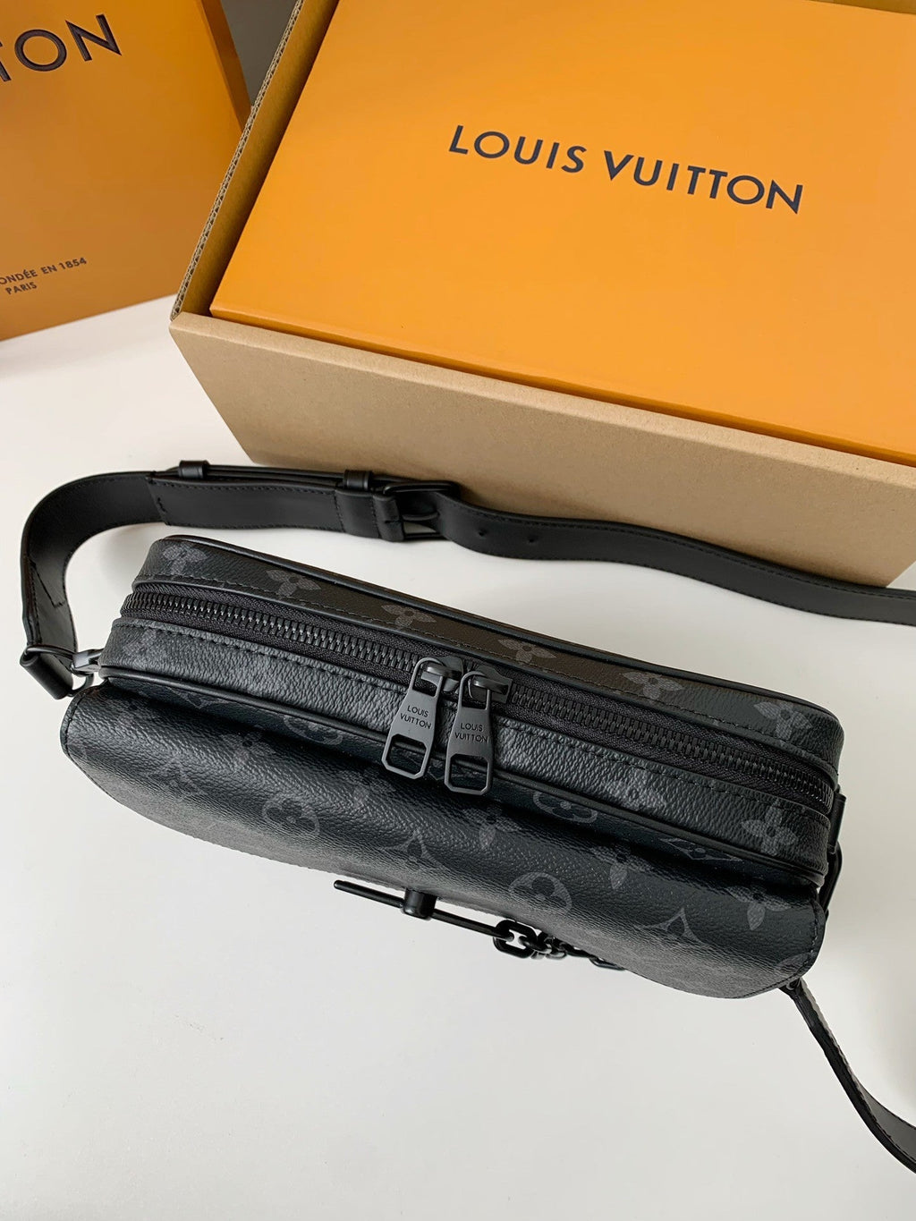 Steamer Messenger Bag
