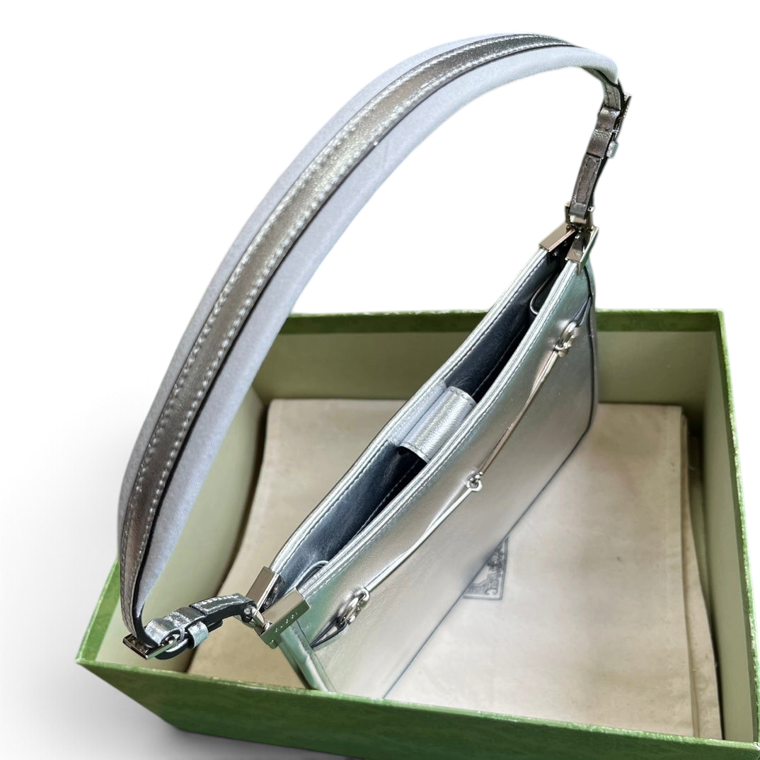 SWORD LUXURY gümüş rengi deri Horsebit mini omuz çantası, kutusu ve toz torbası ile birlikte.
