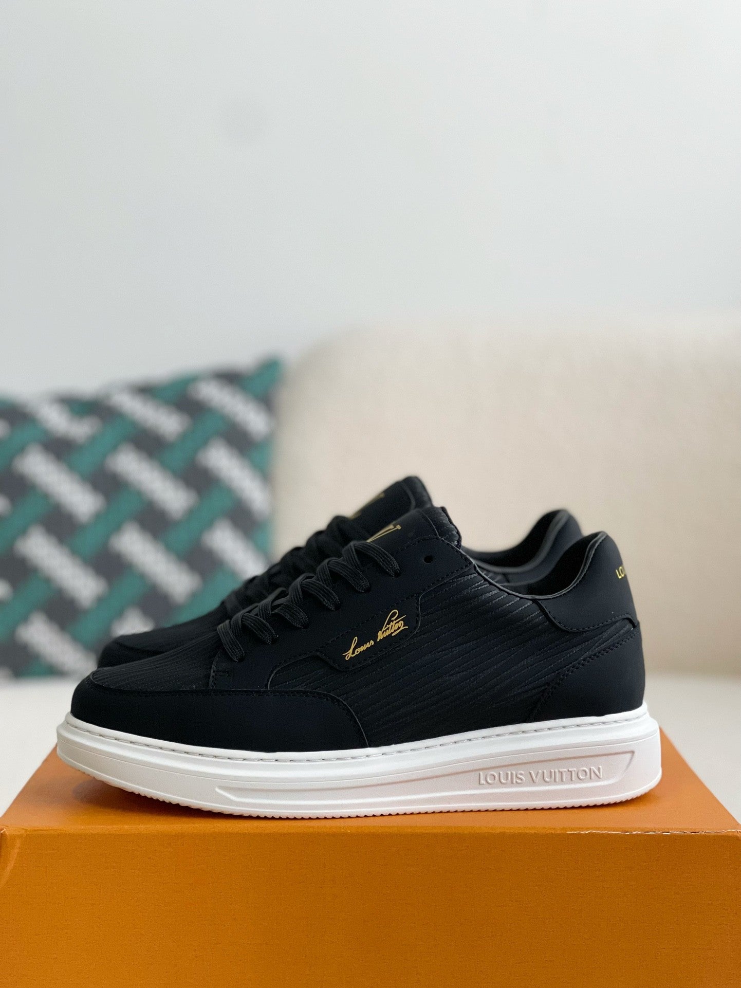Beverly Hills Sneaker