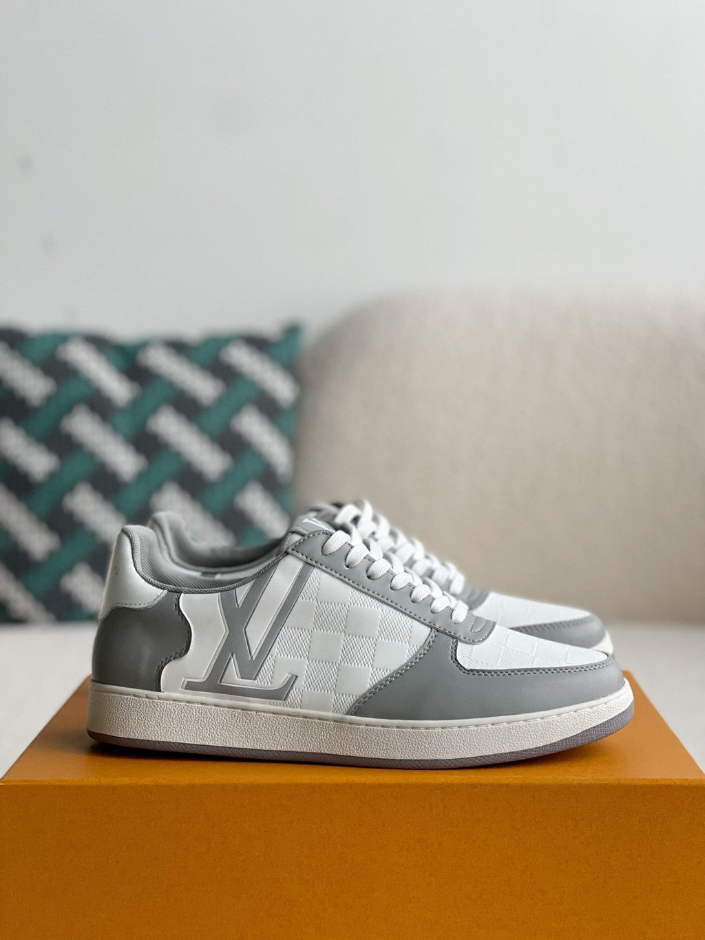 Sneaker