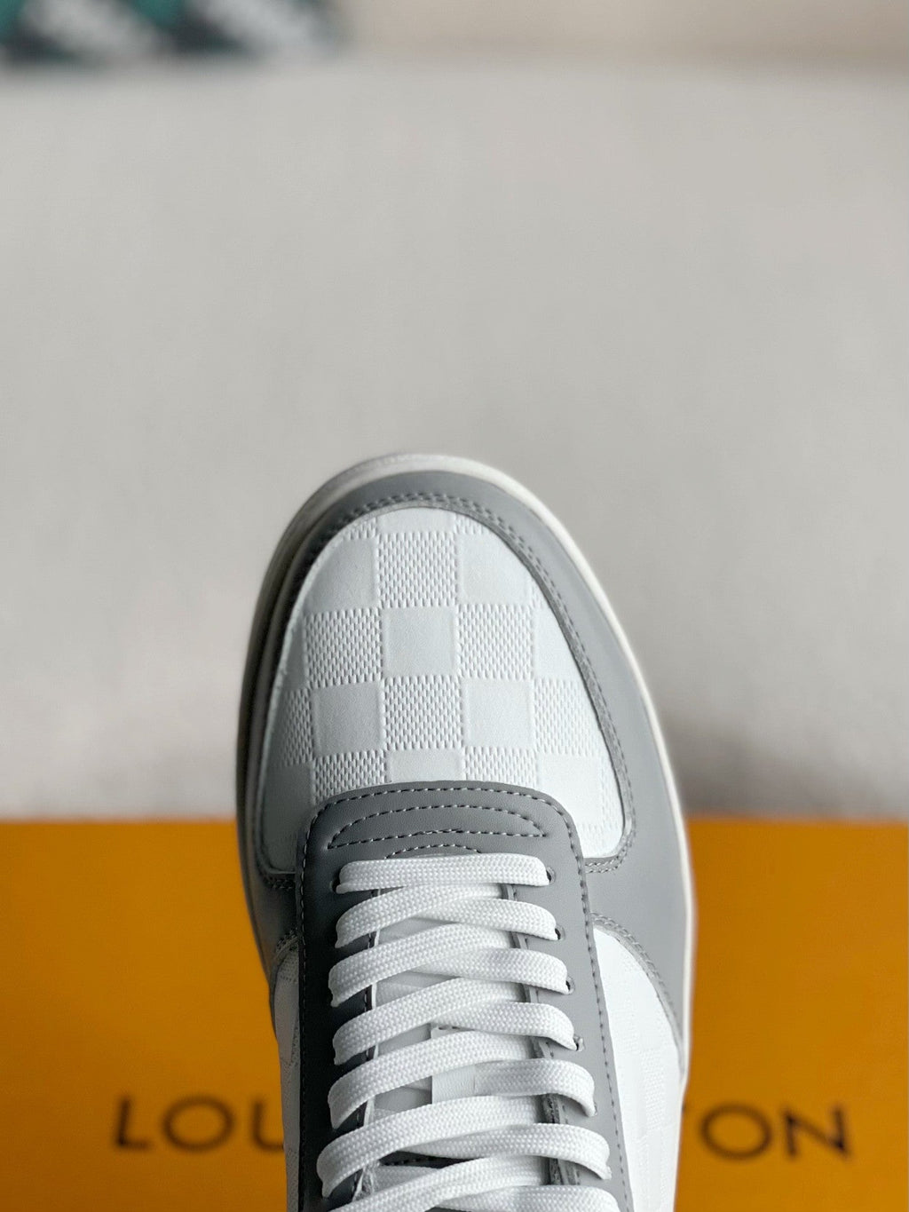Sneaker