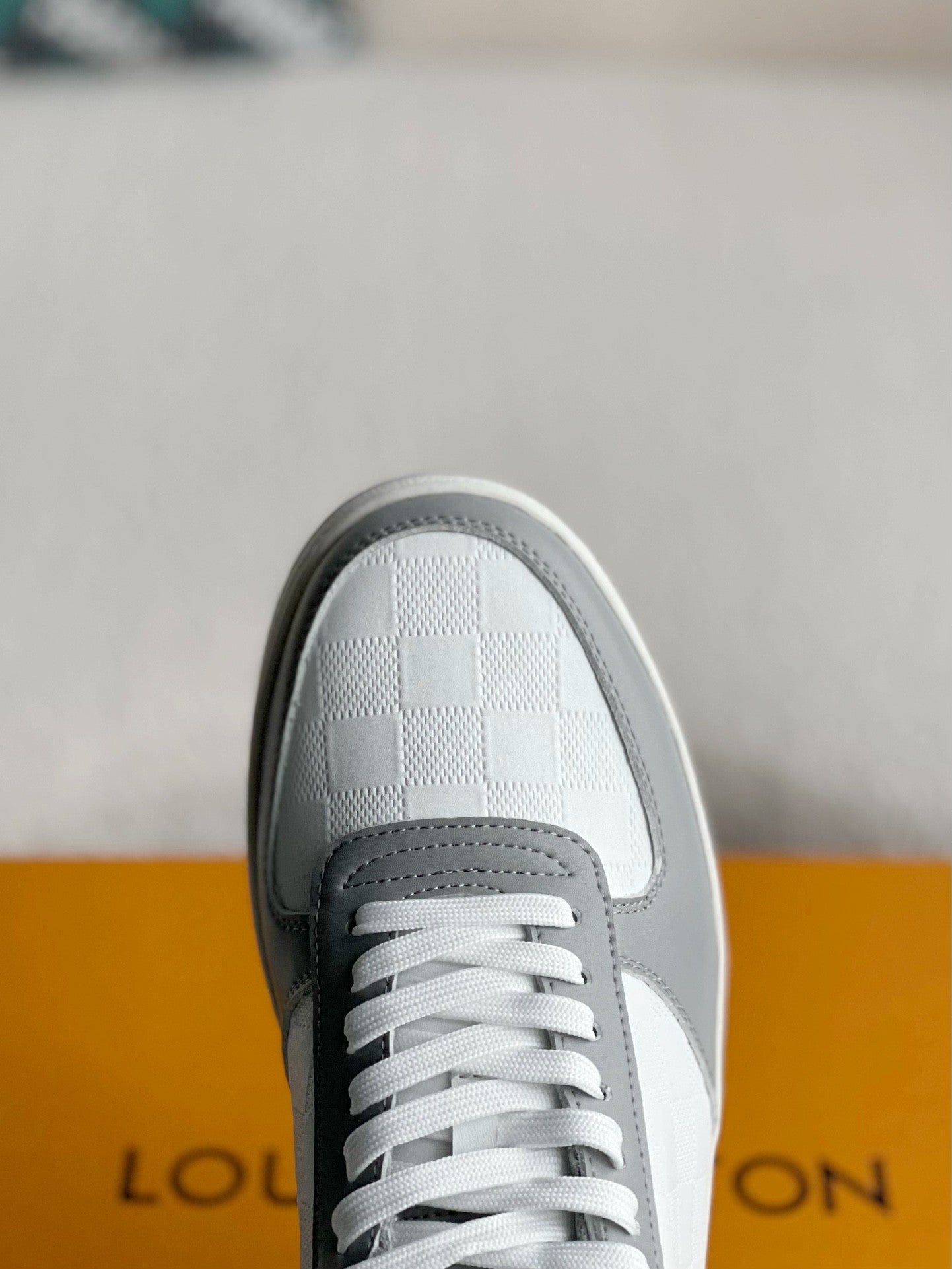 Sneaker