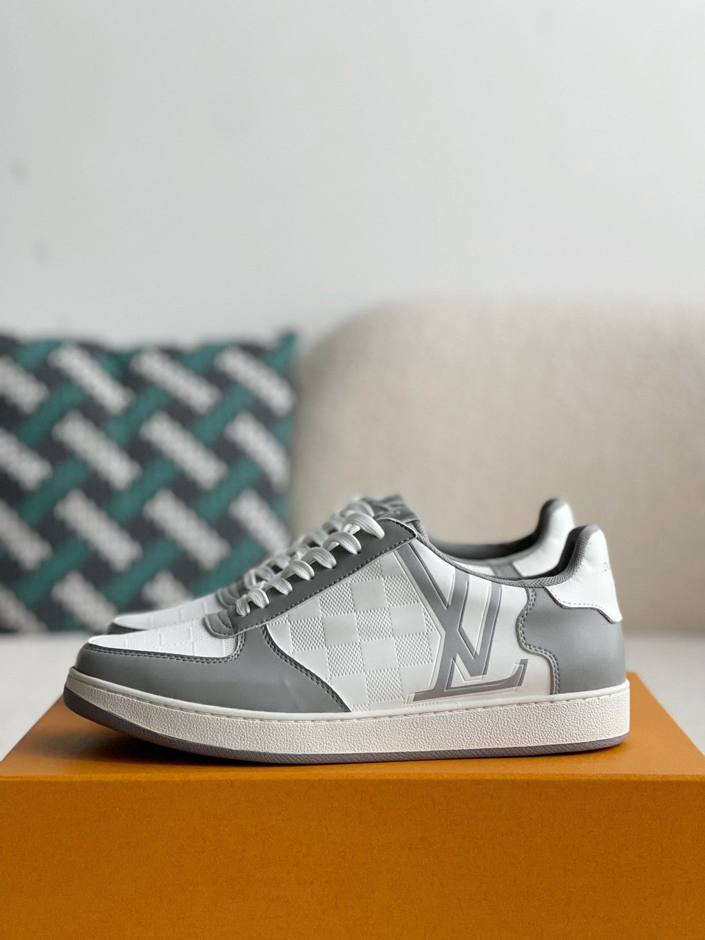 Sneaker