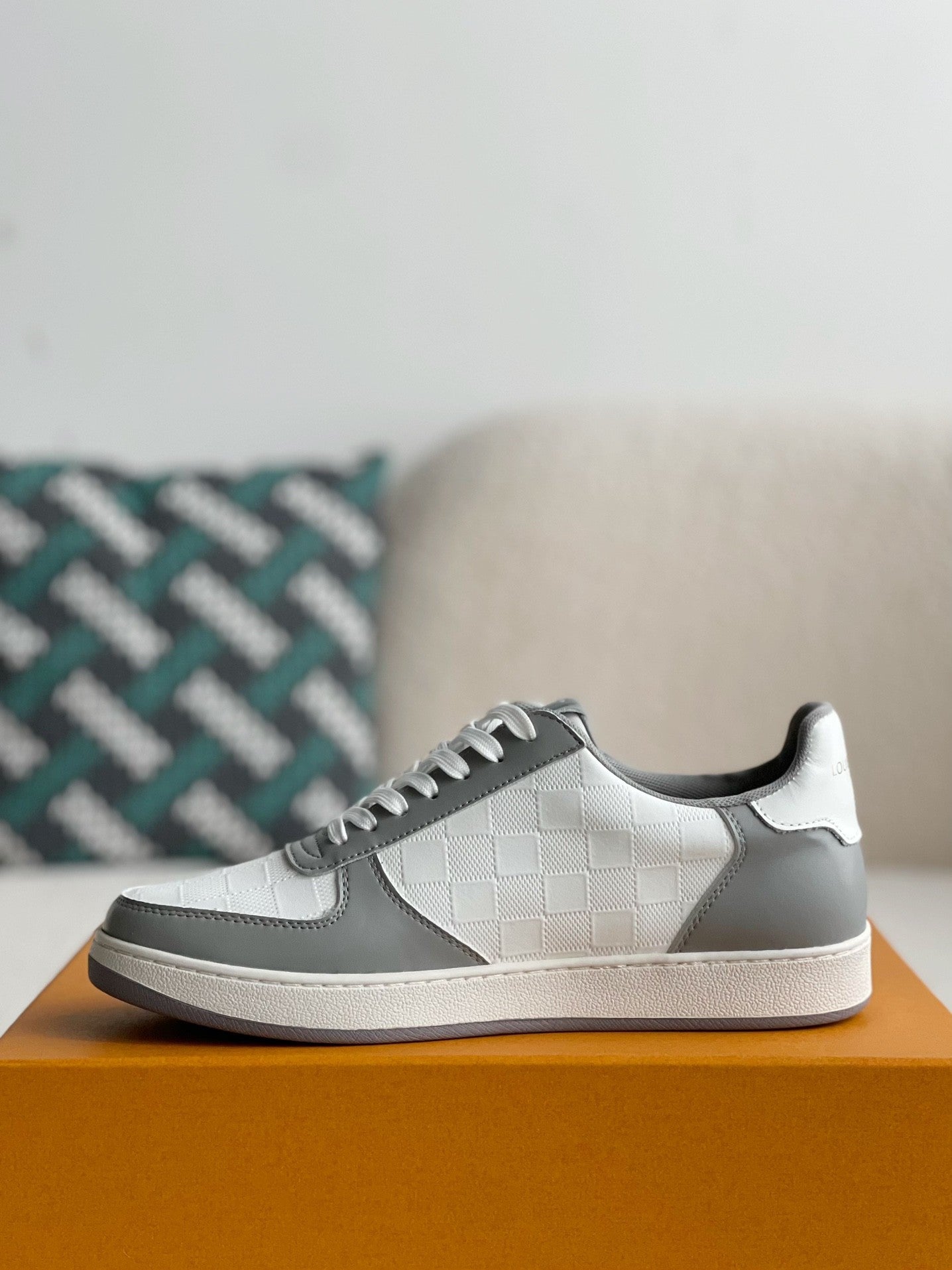 Sneaker