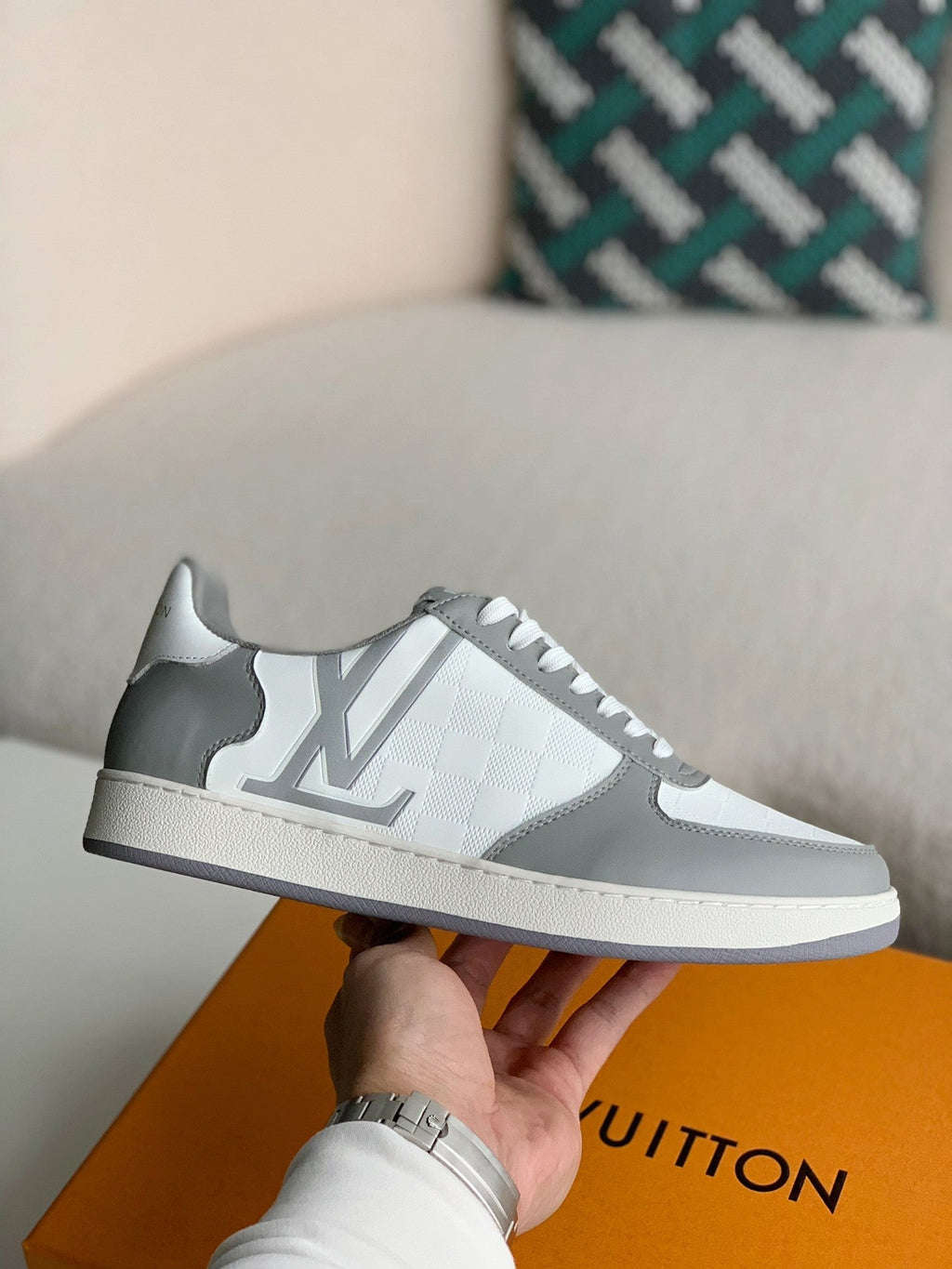Sneaker