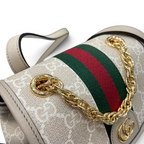 SWORD LUXURY Gucci Ophidia mini sırt çantası, bej GG Supreme kanvas, yeşil-kırmızı Web şeridi ve altın GG logolu.