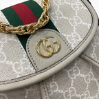 SWORD LUXURY Ophidia mini sırt çantası, bej GG Supreme kanvas, yeşil-kırmızı Web şeridi ve altın GG logolu detay.