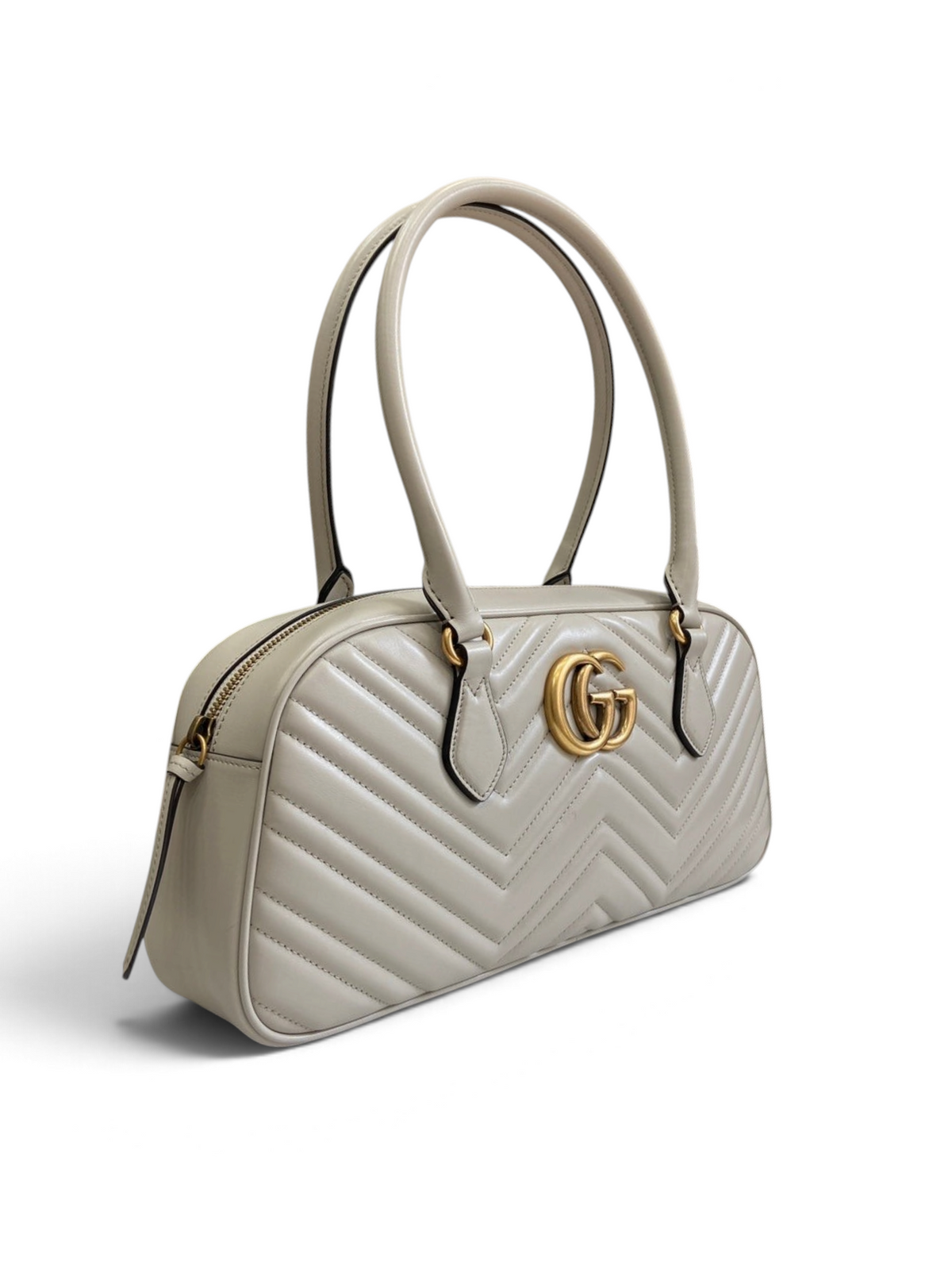 SWORD LUXURY beyaz matelassé deri Marmont mini çanta, altın rengi Double G logosu ve chevron dikiş detaylı