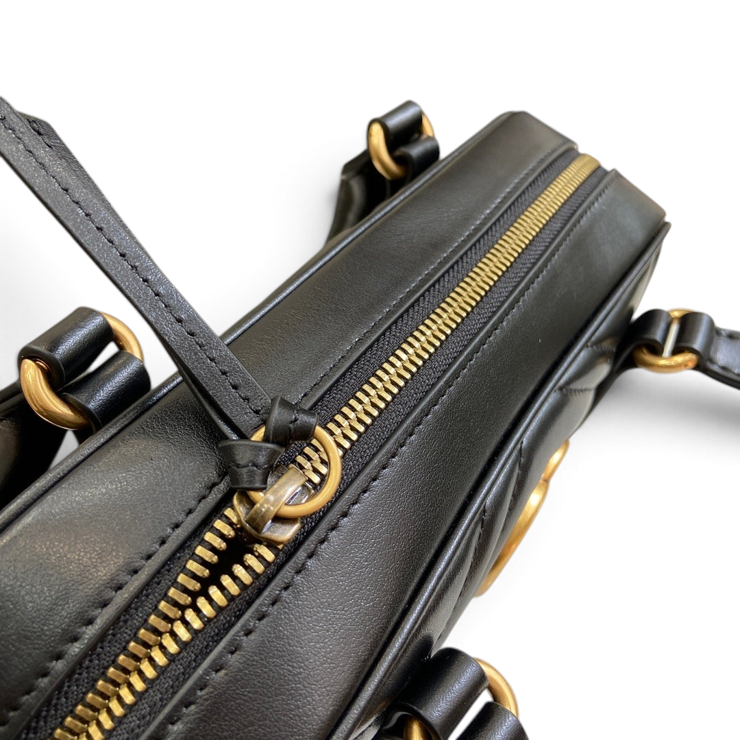 SWORD LUXURY siyah matelasse deri Marmont mini çanta, altın tonlu fermuar detaylı ve üstten tutma saplı tasarım.