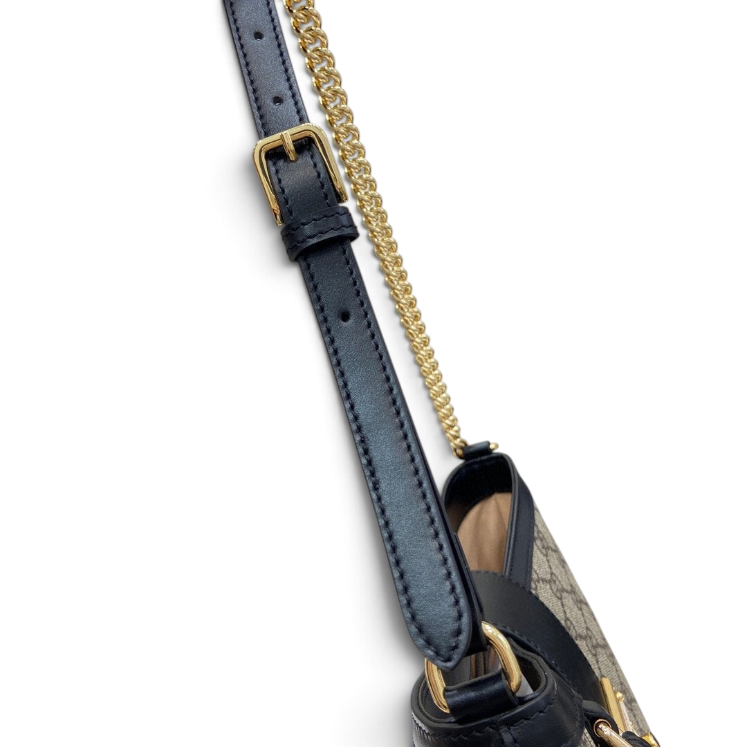 SWORD LUXURY Padlock omuz çantası, altın tonlu zincir askı ve ayarlanabilir deri kayış detaylı monogram kanvas tasarım.