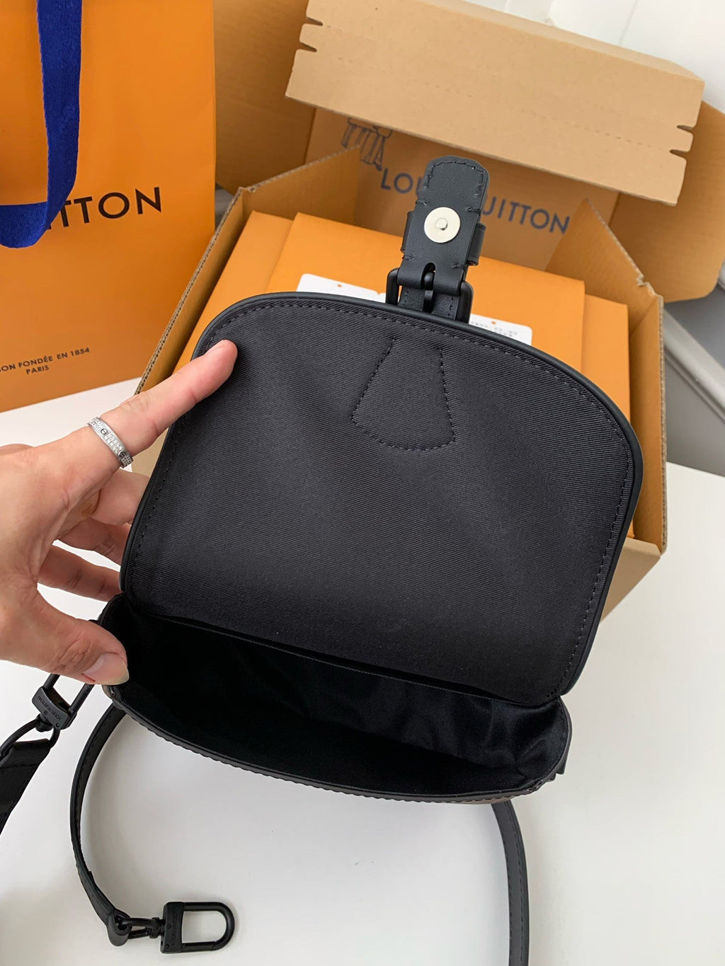 Montsouris Messenger Bag