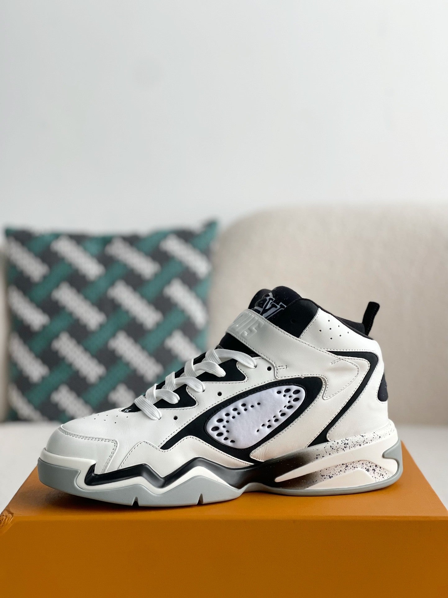 Trainer Adjustable Mode Paste Sports Casual Shoes