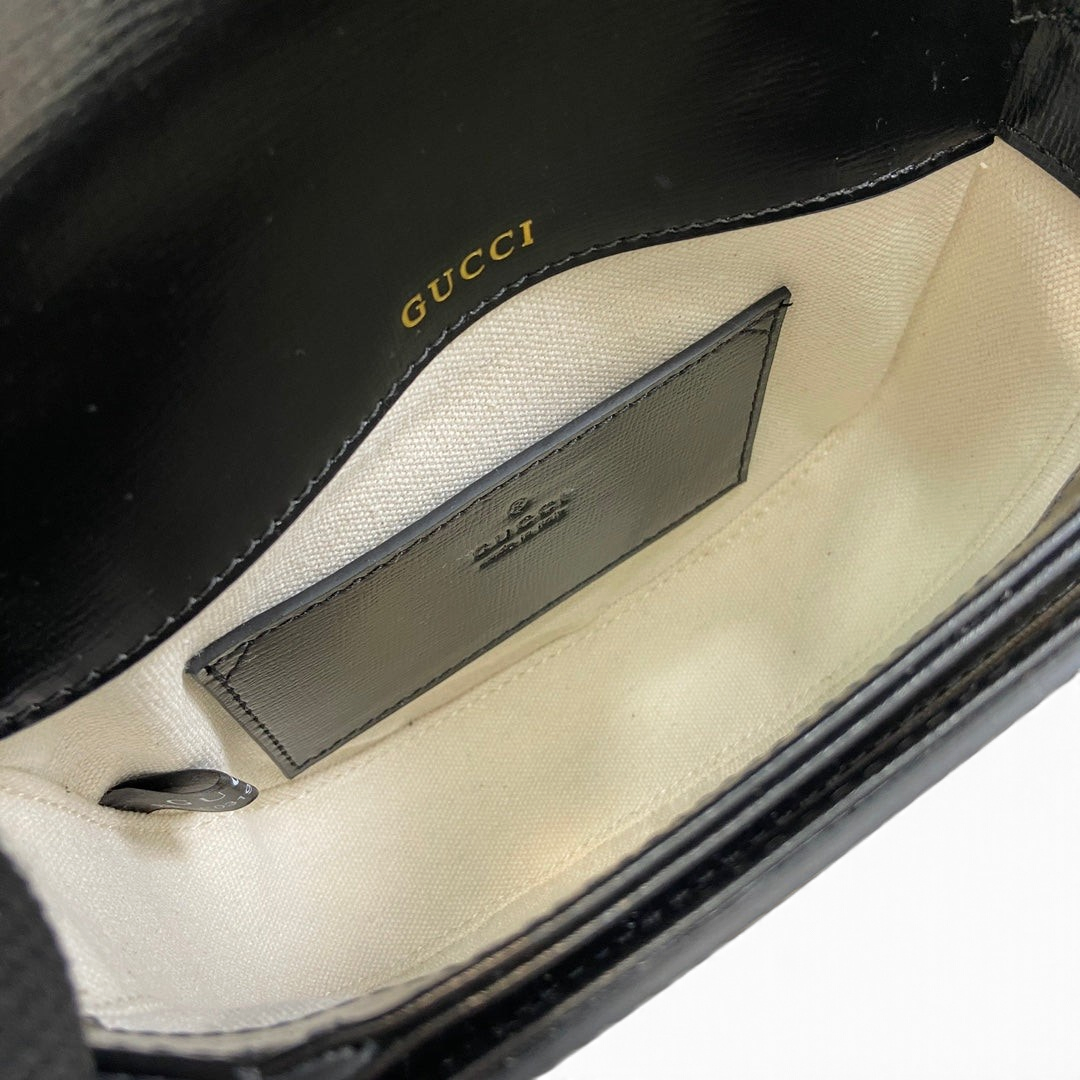 SWORD LUXURY Horsebit 1955 mini çanta içi, krem rengi astar ve siyah deri kart bölmesi detaylı