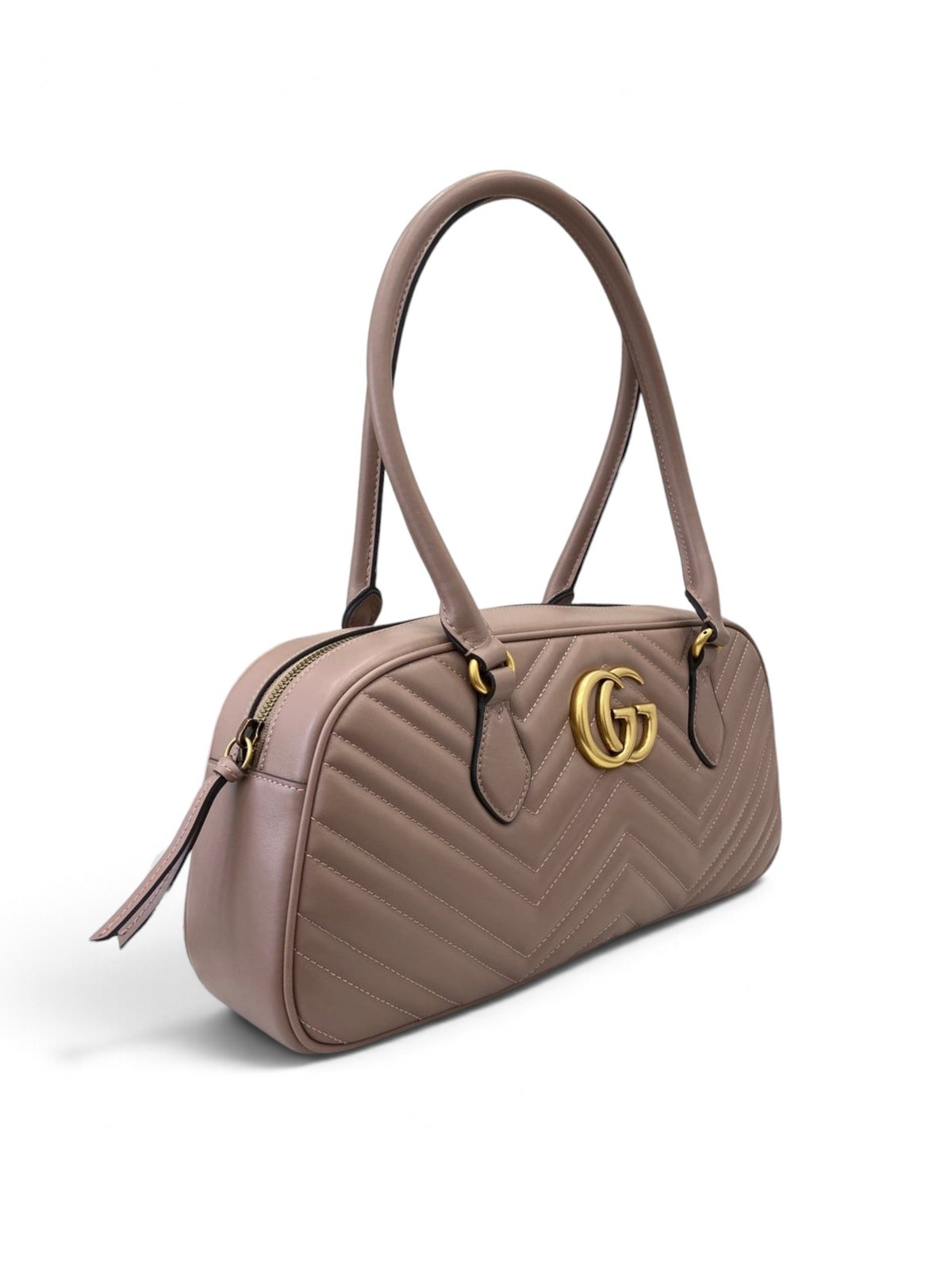 SWORD LUXURY Marmont mini çanta, chevron dikişli pembe matelassé deri, altın rengi Double G logolu ve fermuarlı.