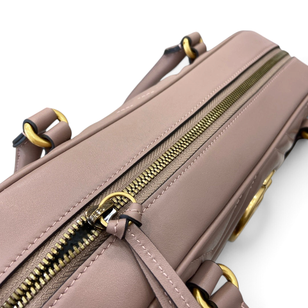 SWORD LUXURY Marmont mini çanta, matelassé deri, altın tonlu fermuar detaylı ve şık üstten fermuarlı tasarım.