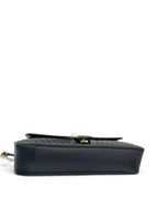 SWORD LUXURY Marmont Large Flap Bag, siyah matelassé deri, altın zincir detaylı ve ikonik Double G logolu tasarım.