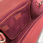 SWORD LUXURY Jackie mini tote çanta iç görünümü, dokulu vegan deri ve bordo renkli kumaş iç astar detayları.