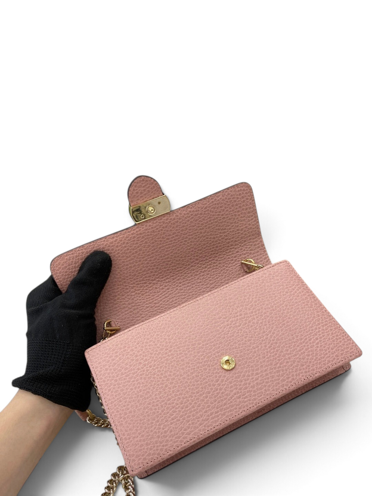 SWORD LUXURY Blondie pembe dokulu deri mini çanta, altın renkli GG logolu kapak ve zincir askı detayı ile.
