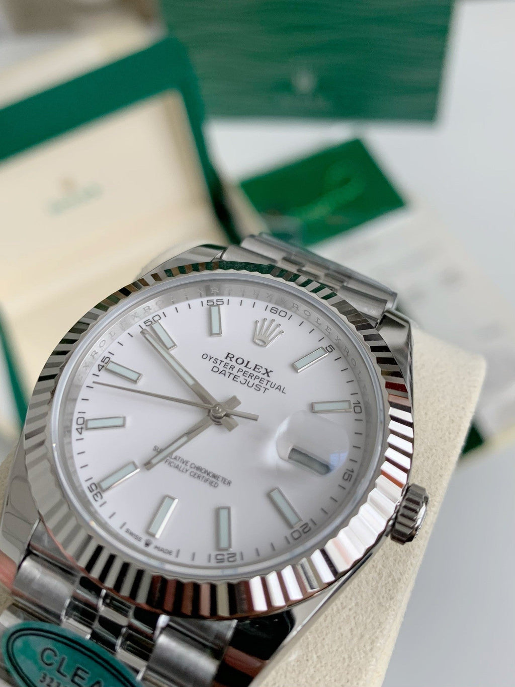 Oyster Perpetual Datejust 41mm – White Dial, Fluted Bezel
