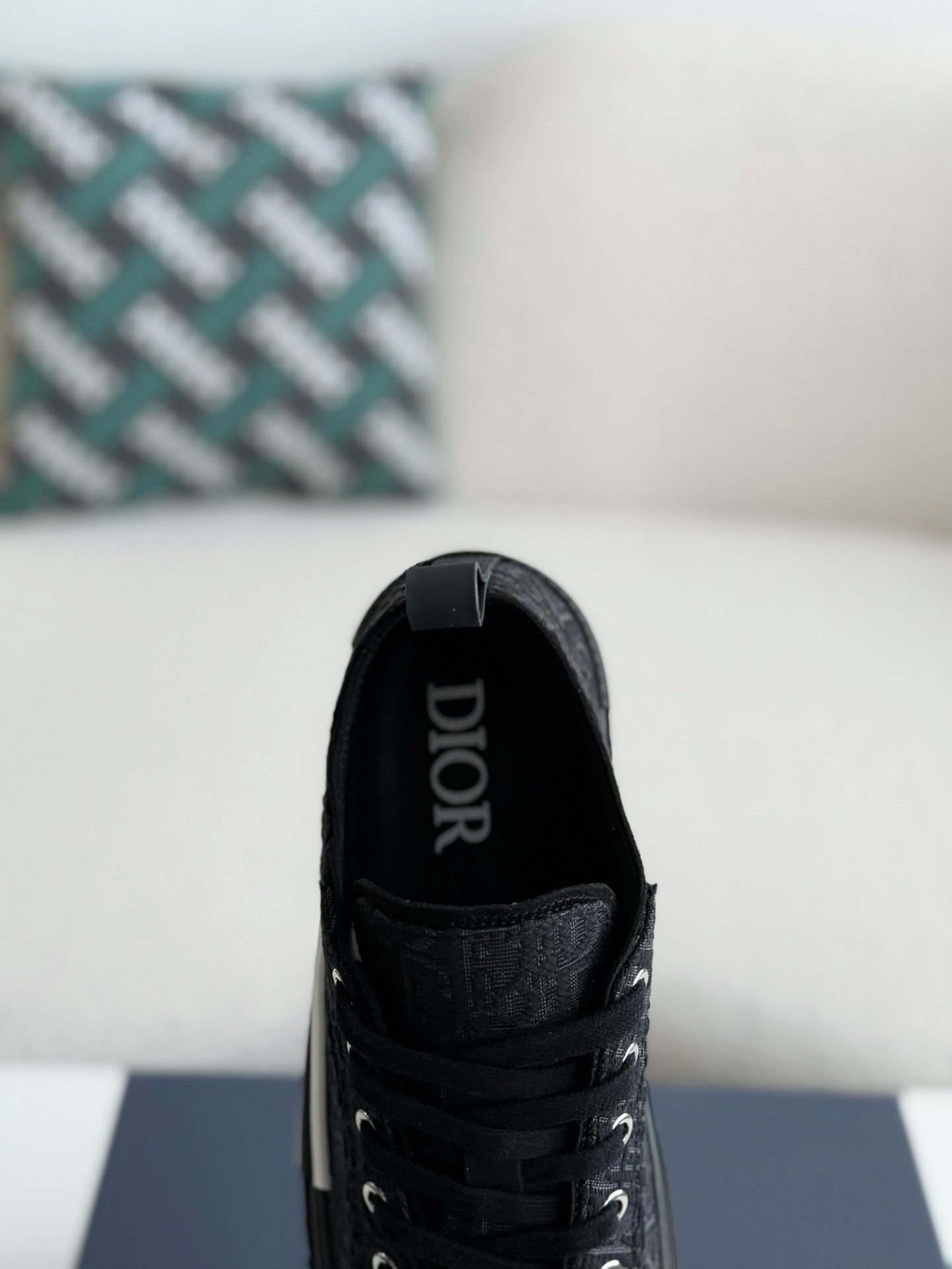 B23 Oblique Low-Top Sneaker
