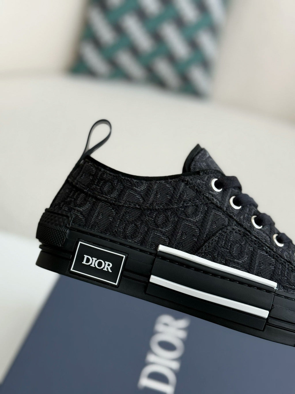B23 Oblique Low-Top Sneaker