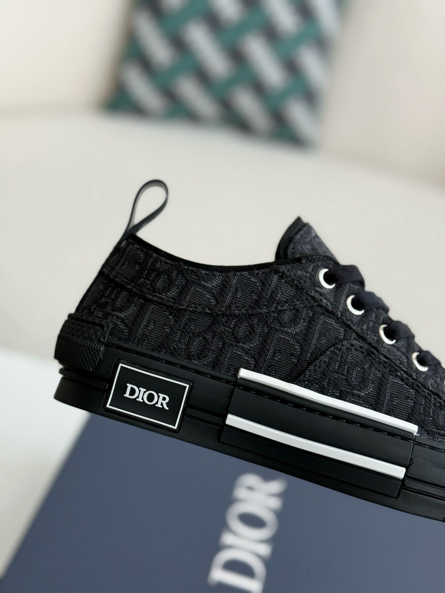 B23 Oblique Low-Top Sneaker