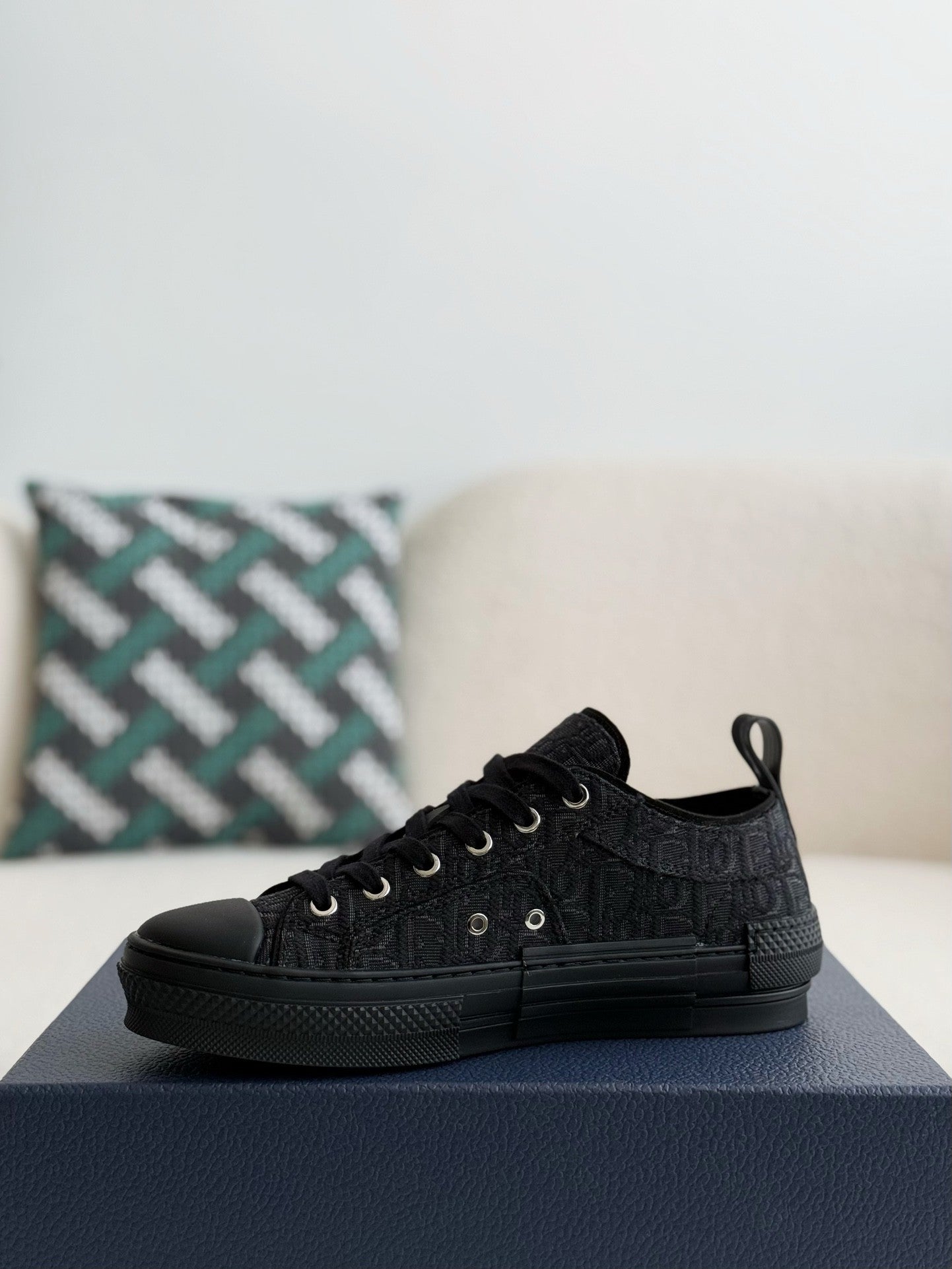 B23 Oblique Low-Top Sneaker