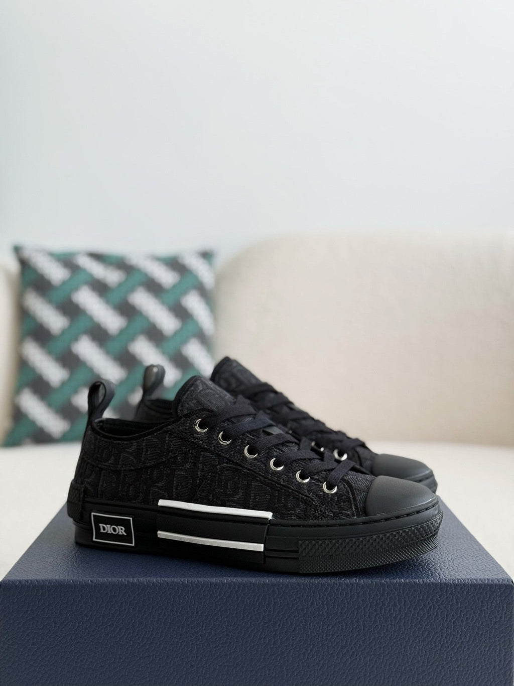 B23 Oblique Low-Top Sneaker