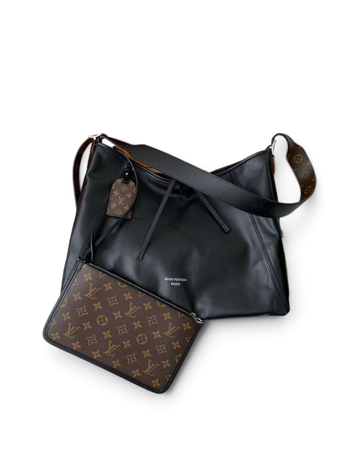 SWORD LUXURY Louis Vuitton CarryAll siyah deri omuz çantası, monogram askı ve gümüş zincir detaylı, kutusuyla birlikte.