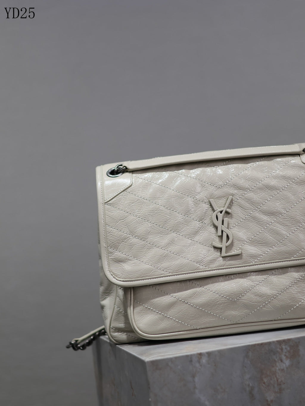 Niki Medium Leather Shoulder Bag