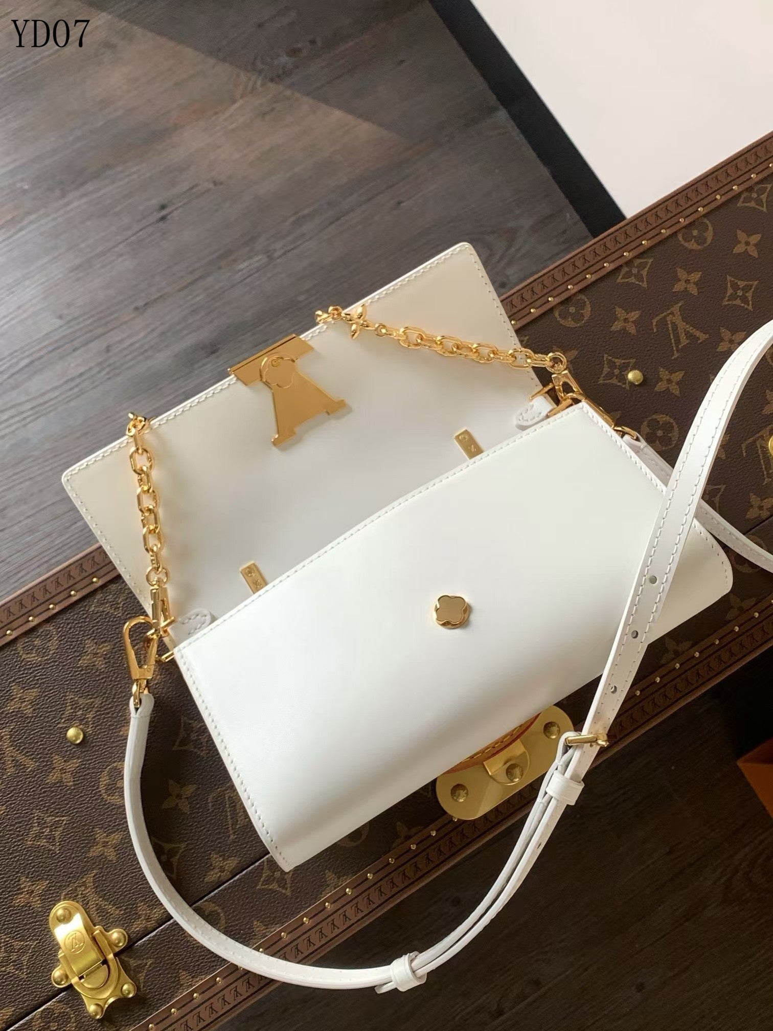 Capucines Wallet on Chain Bag